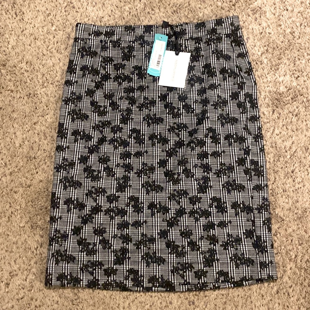 41 Hawthorn and White Plaid Pencil Skirt. Size Large. NWT.